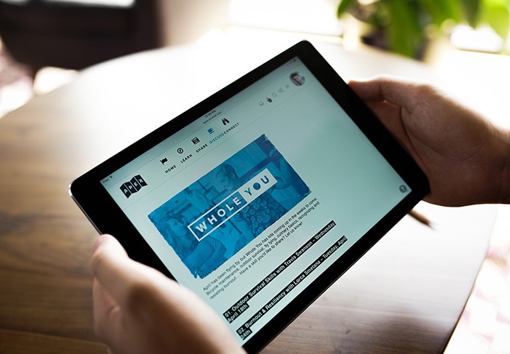 saas-lms-tablet